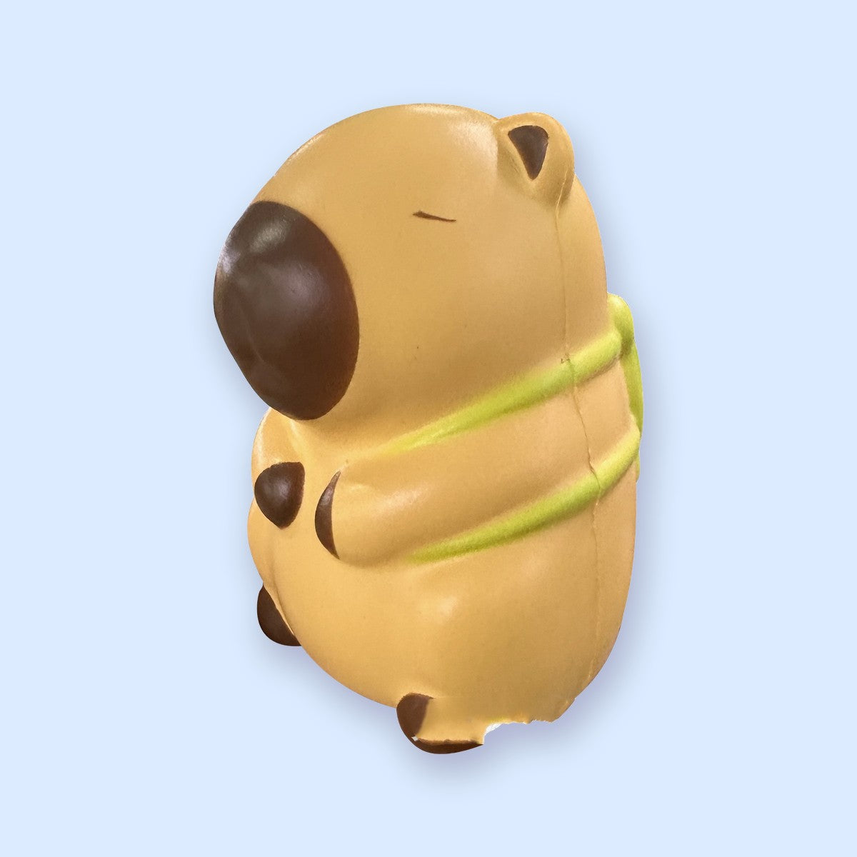 Squishy kapibara slow rising z żółwiem lub czapką truskawką