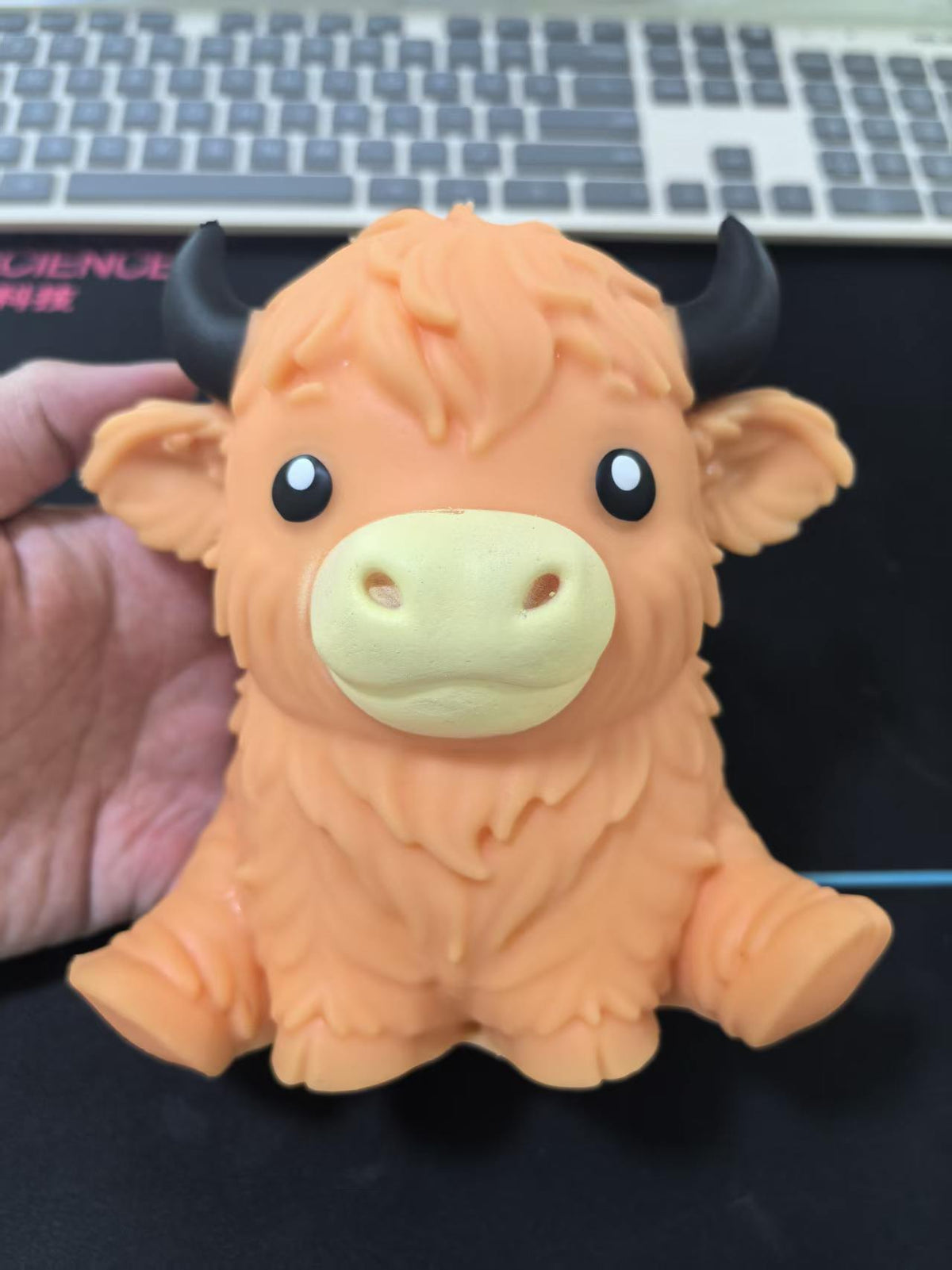 Squishy krowa szkocka XXL z miękkiego TPR, squishy jumbo
