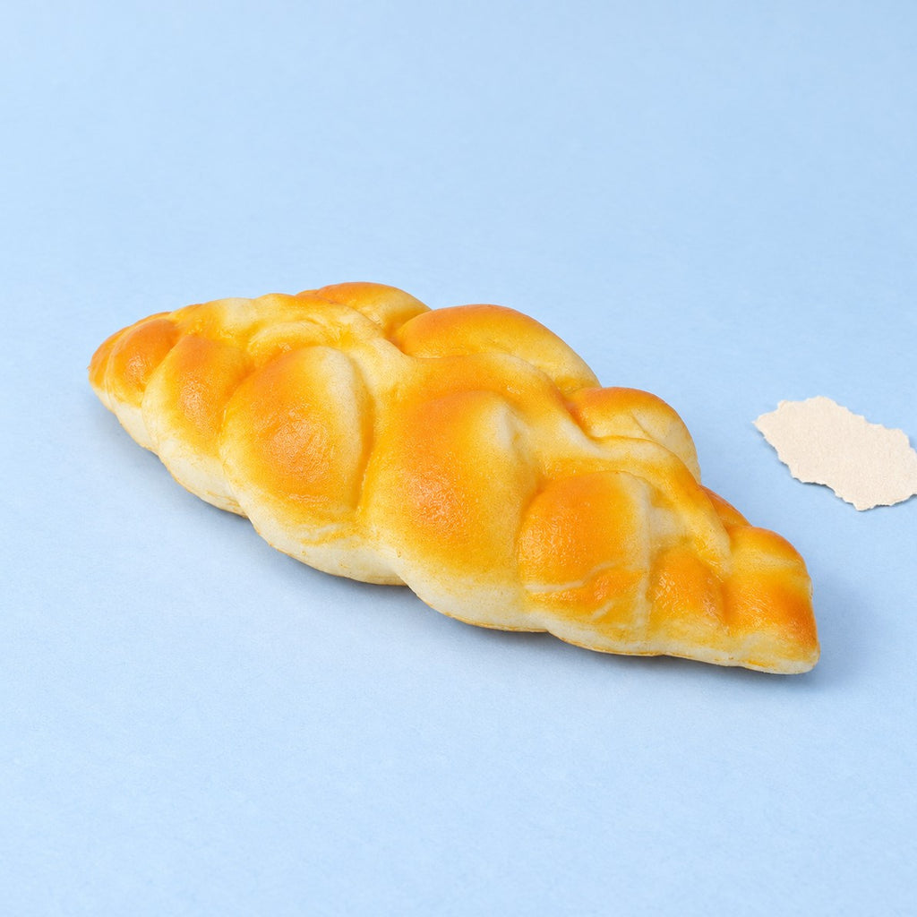 Braided bread squishy slow rising – Braided Bread Squishy, 19 cm, product photo on pastel paper