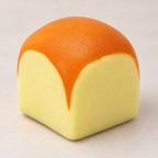 Toast squishy mini (4.8 cm), close-up of the surface and details