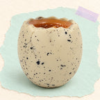Dinosaur egg squishy baby dino pops out – Dinosaur Egg Squishy, Baby Dino Pops Out, 6 cm, product photo on pastel paper