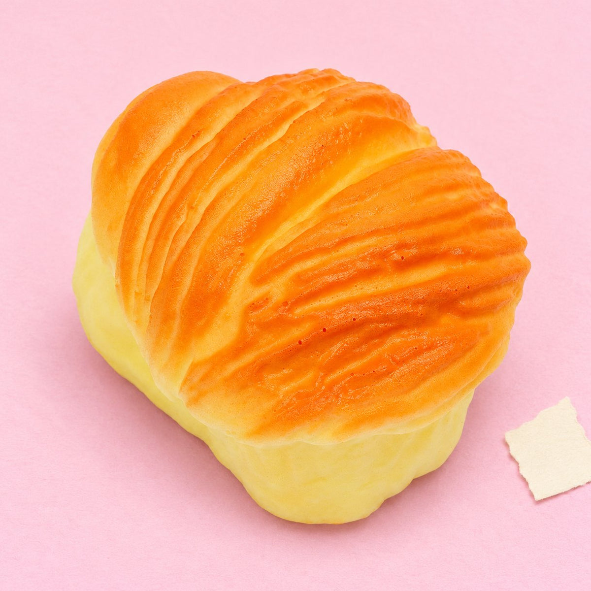 Gebäck Squishy aus Blätterteig, ovales Teilchen mit 8,7 cm, auf Pastellpapier