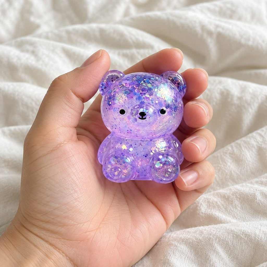 Aus eigener Sicht: Glitzer Bär Squishy aus Maltose-Gelee direkt vor der Kamera