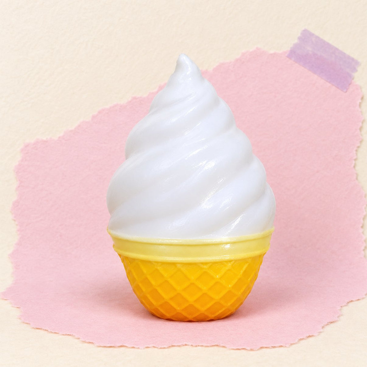 IJsje squishy in mini-formaat, een vanille-ijsje om in te knijpen