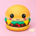 Squishy kawaii burger med ansigt slow rising – Squishy kawaii burger med ansigt, slow rising, med duft, produktbillede på pastelpapir