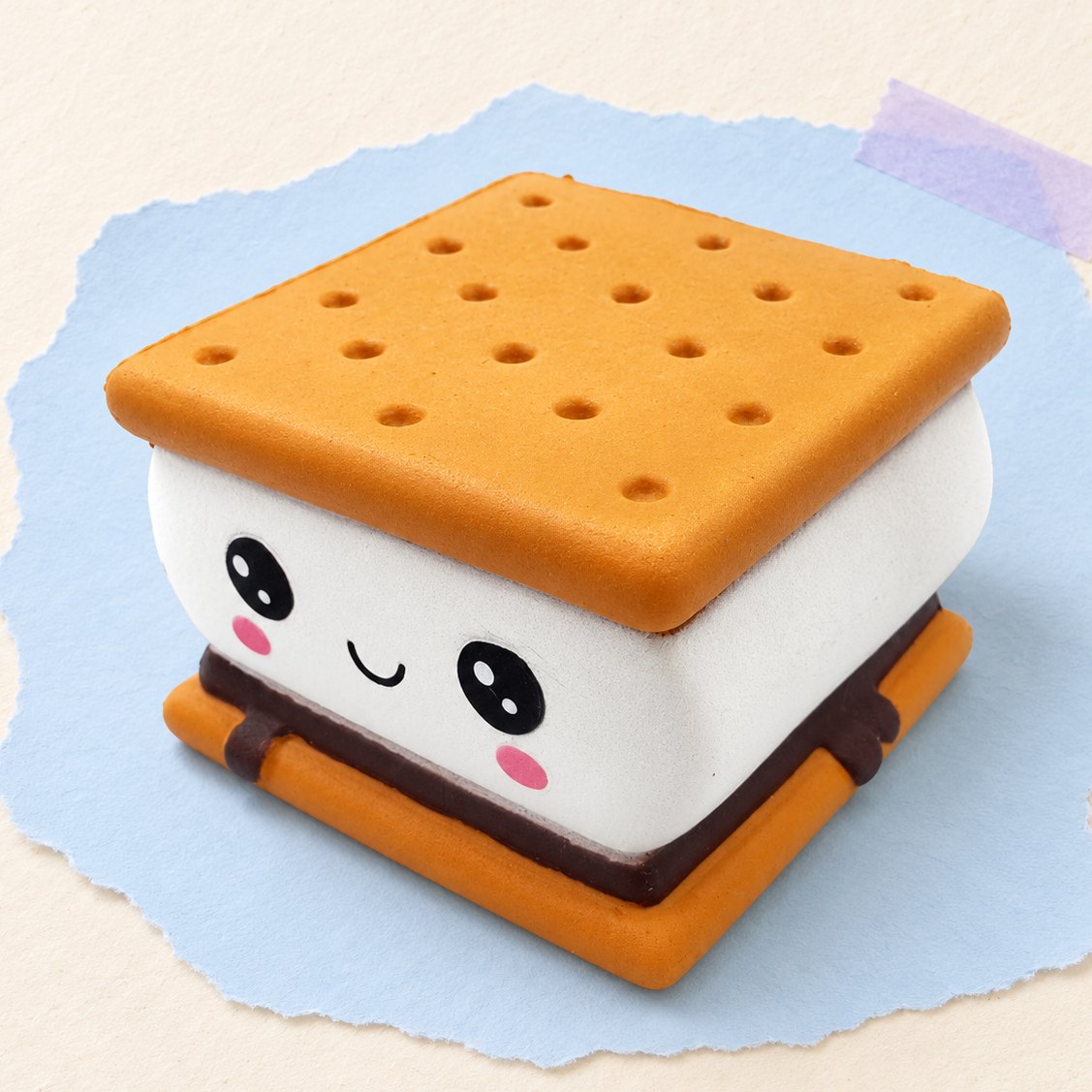 Koekje squishy, een kawaii koekjessandwich, op pastelkleurig papier