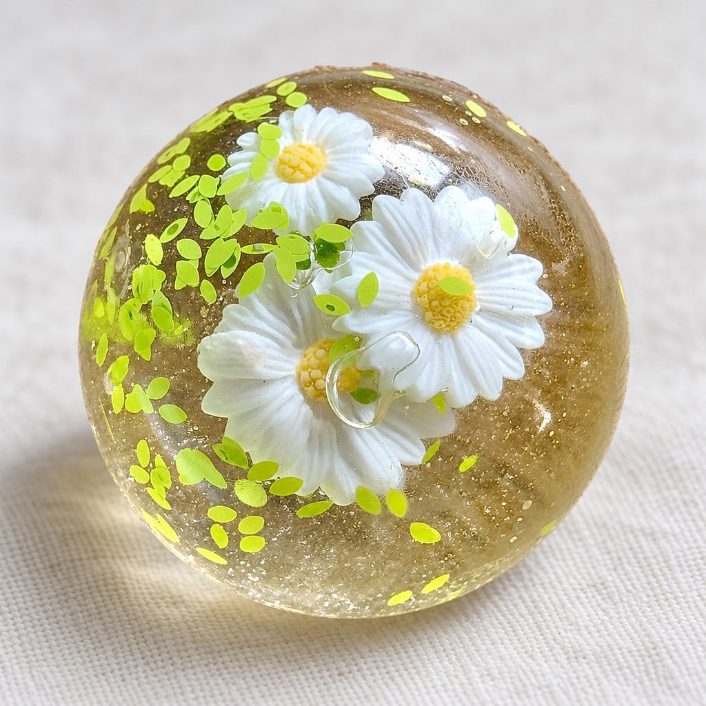 Maltose ball squishy (Spring Daisies), close-up of the surface and details