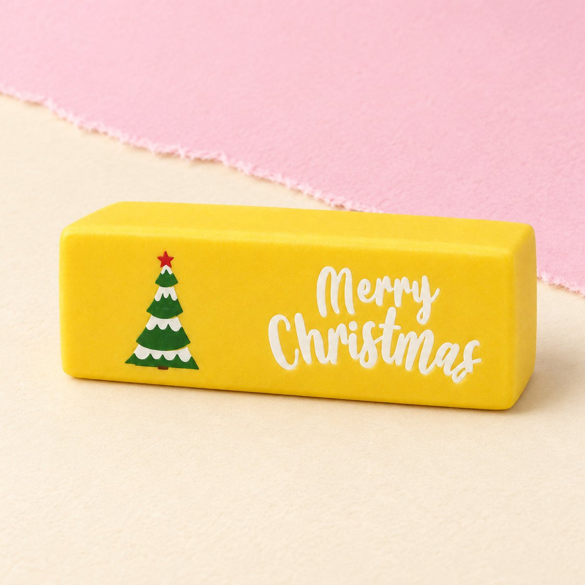 Merry Christmas Butter Squishy, gelb mit Tannenbaum, slow rising, auf Pastellpapier