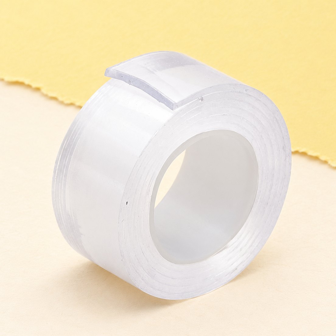 Nano Tape für Squishy-Blasen, transparent und 3 cm breit, auf Pastellpapier