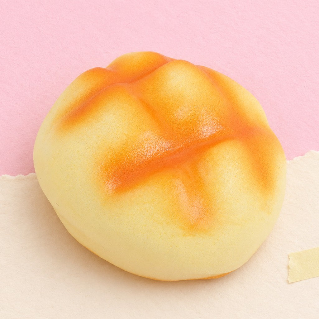 Pineapple bun squishy slow rising – Pineapple Bun Squishy, Slow Rising 8 or 12 cm (8 cm, golden), product photo on pastel paper