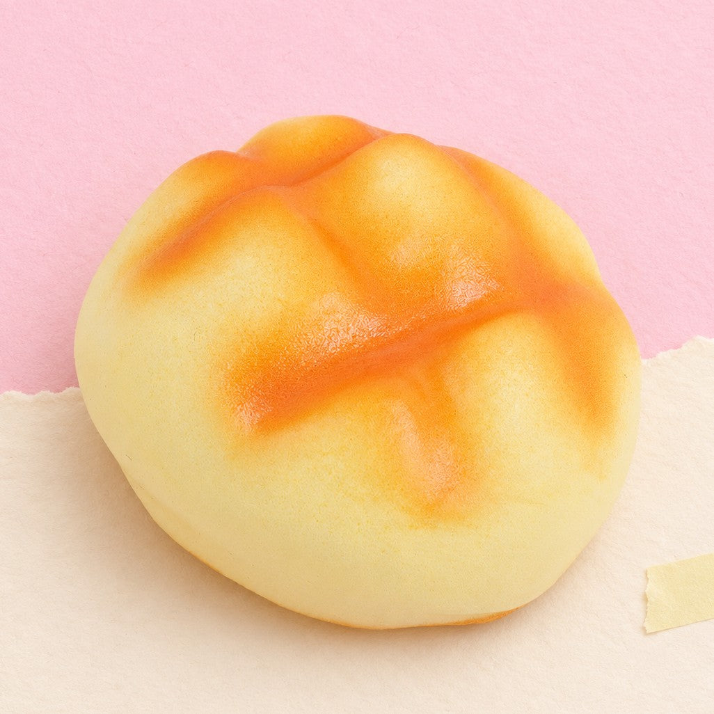 Pineapple bun squishy slow rising – Pineapple Bun Squishy, Slow Rising 8 or 12 cm (8 cm, golden), product photo on pastel paper