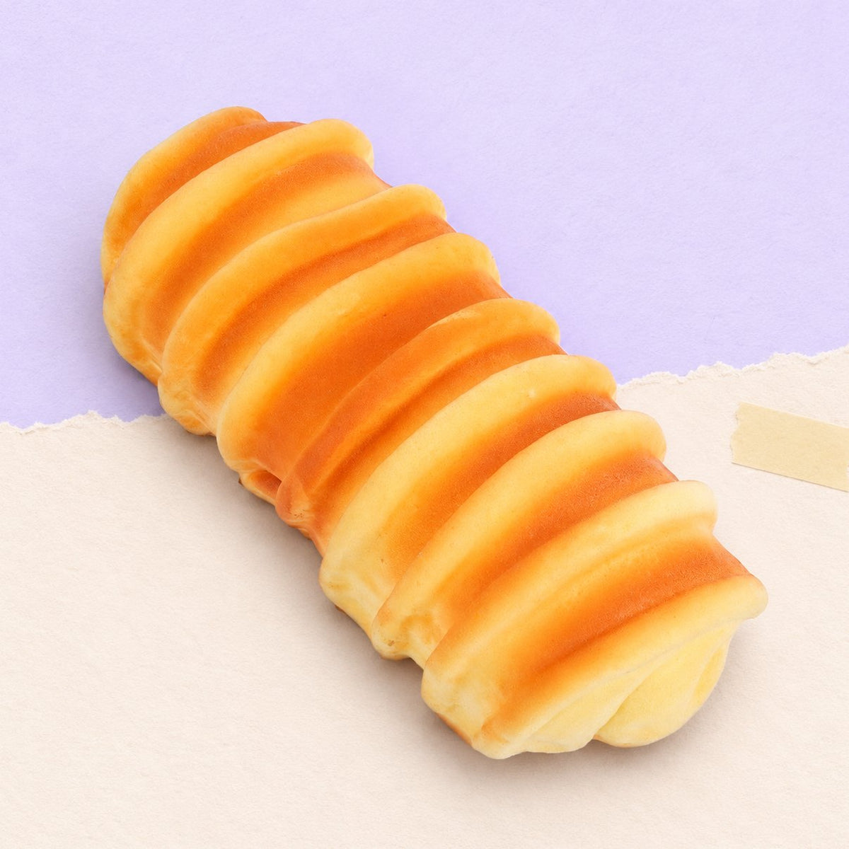 Rupsbrood squishy van 15 cm op pastelkleurig papier, ook verkrijgbaar in 21 cm