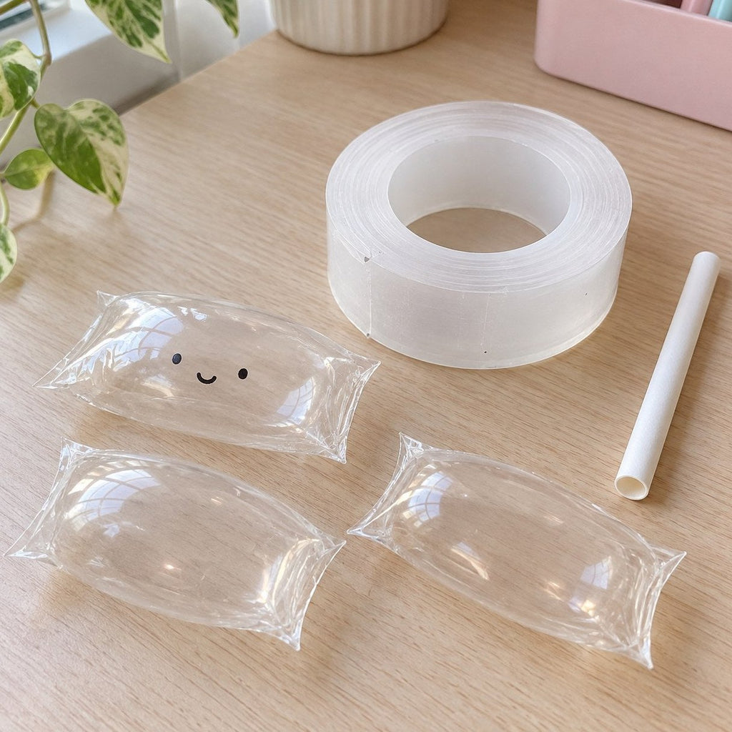 Squishy Blasen basteln: fertige Exemplare neben der Klebebandrolle