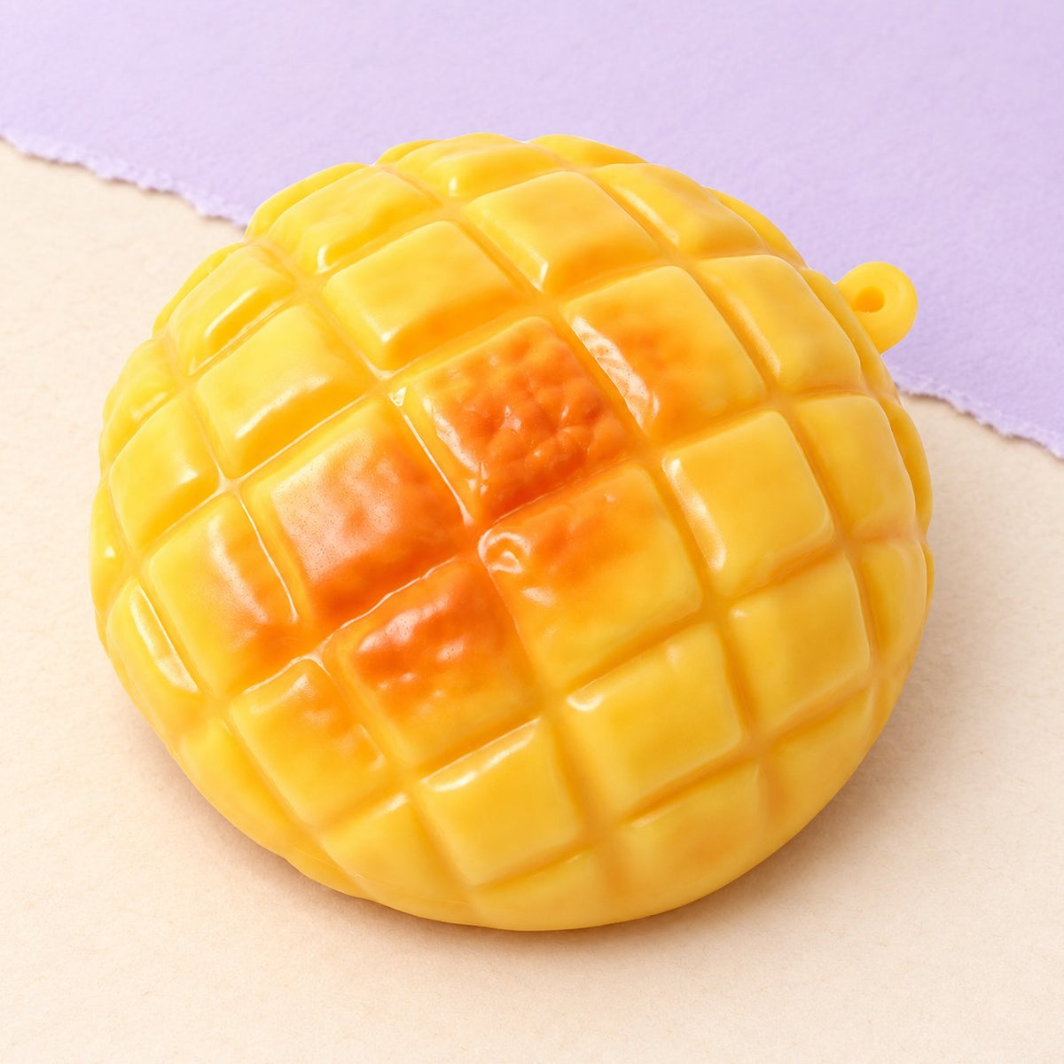 Squishy crunchy de bollo de piña de 9 cm, sobre papel pastel