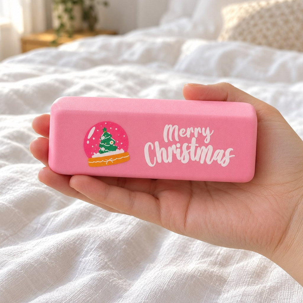 Squishy burro Merry Christmas rosa con palla di neve, tenuto in mano