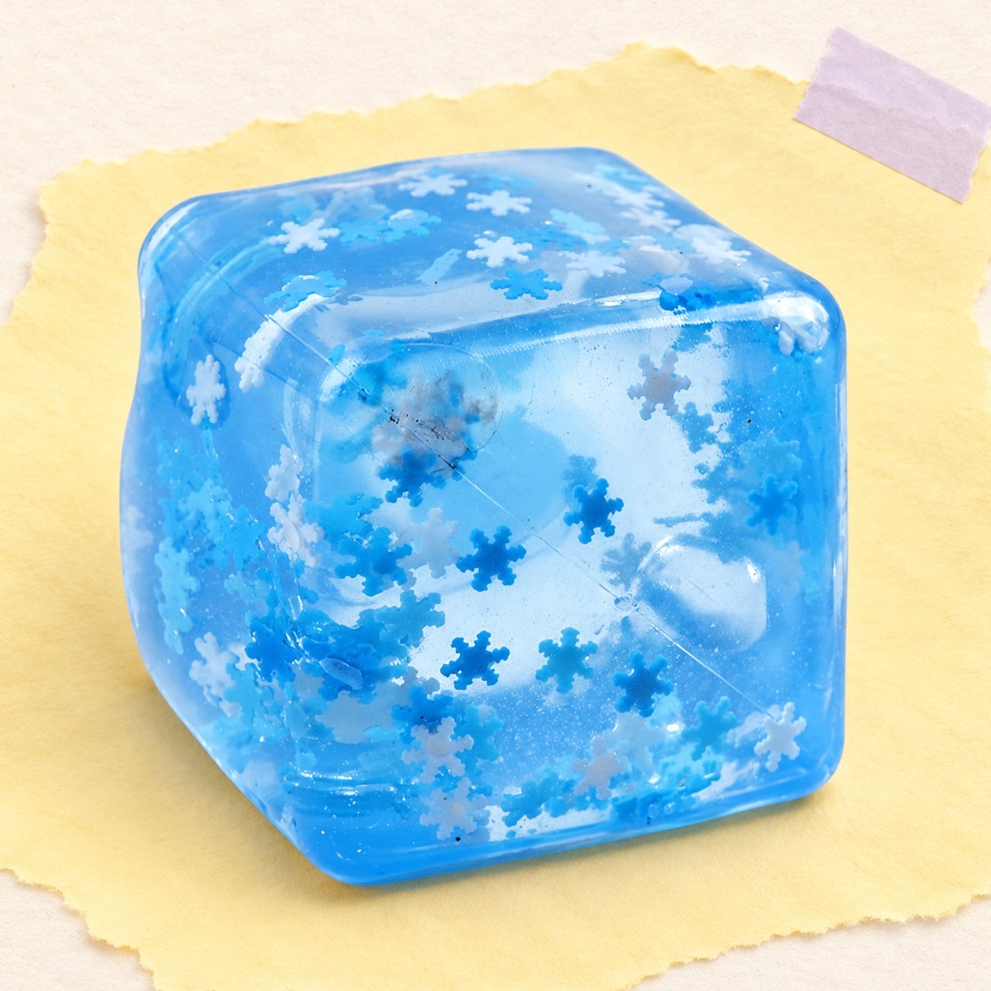 Squishy de cubito de hielo de Navidad, 5 cm, con copo de nieve y en bolsa, sobre papel pastel
