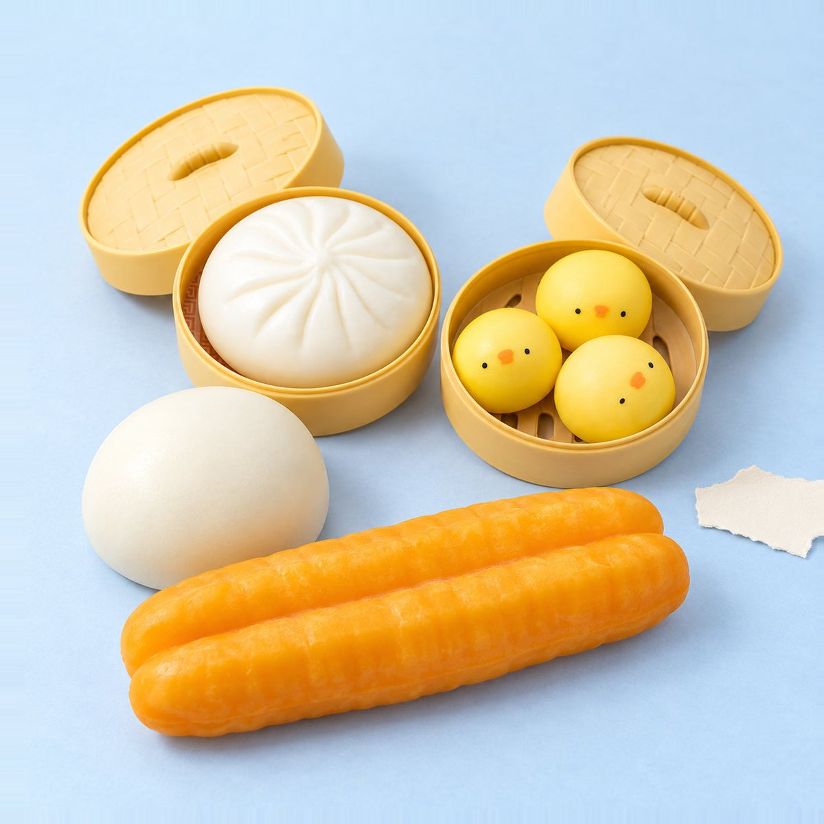 Set de squishy dumpling con 4 piezas, sobre papel pastel