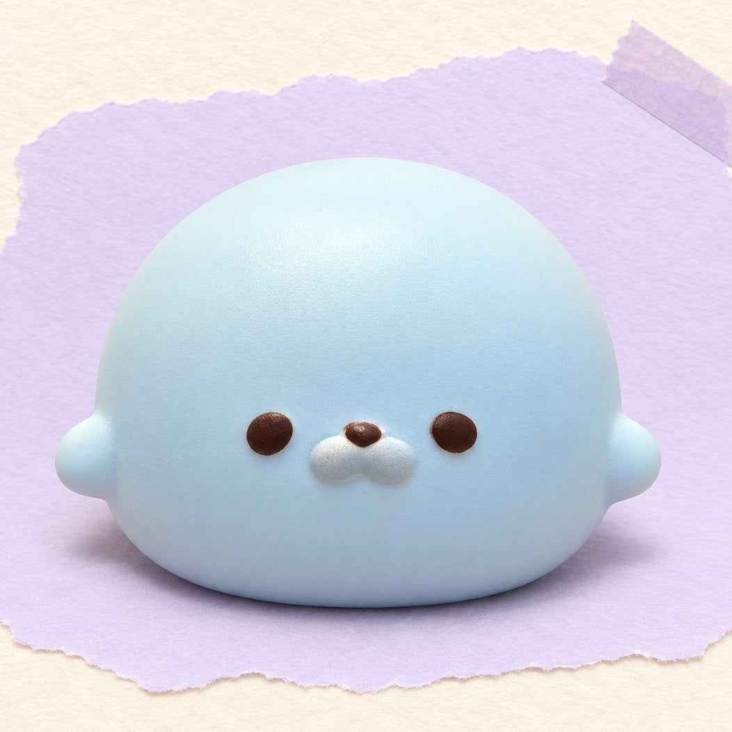 Squishy foca azul de espuma PU slow rising sobre papel pastel