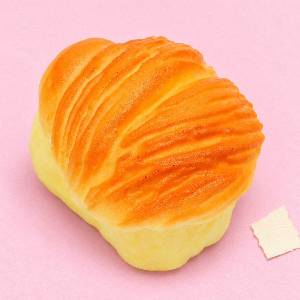 Squishy folhado oval de 8,7 cm sobre papel cor pastel
