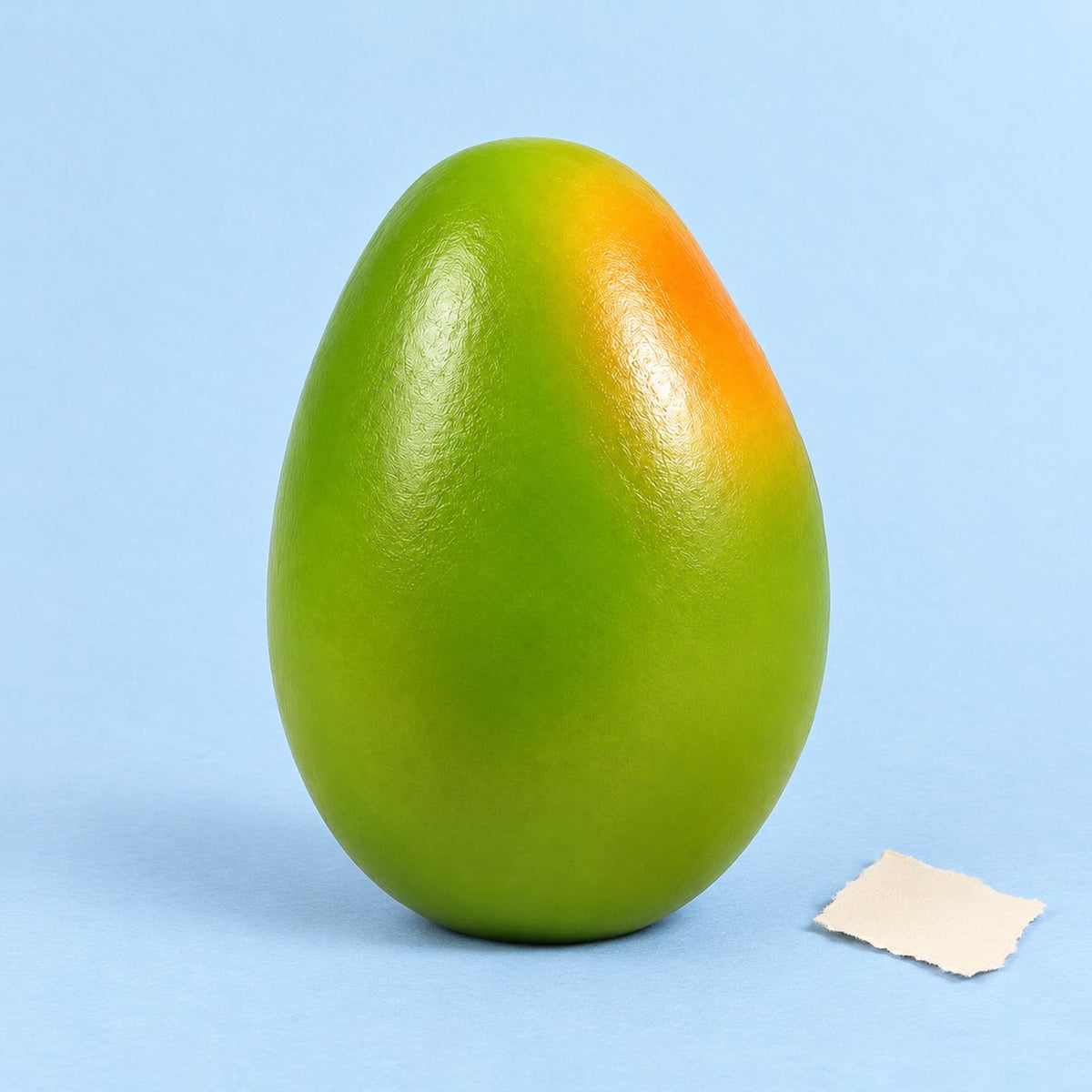 Squishy mango, produktová fotka na pastelovém papíře