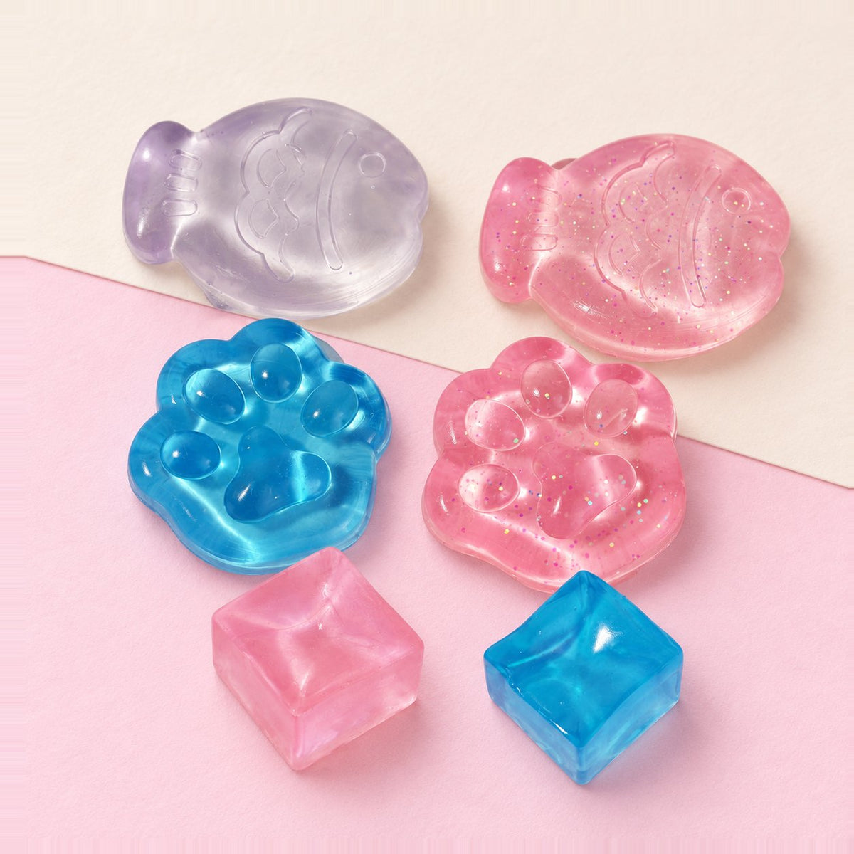 Squishy mix mini de gelatina, 6 piezas sobre papel pastel