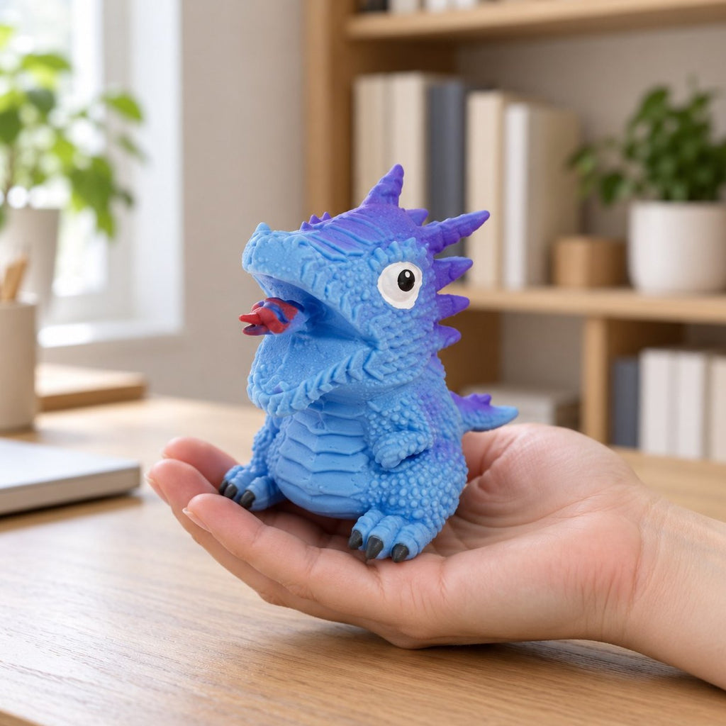 Squishy œuf de dinosaure réversible bleu qui se retourne, tenu dans la main