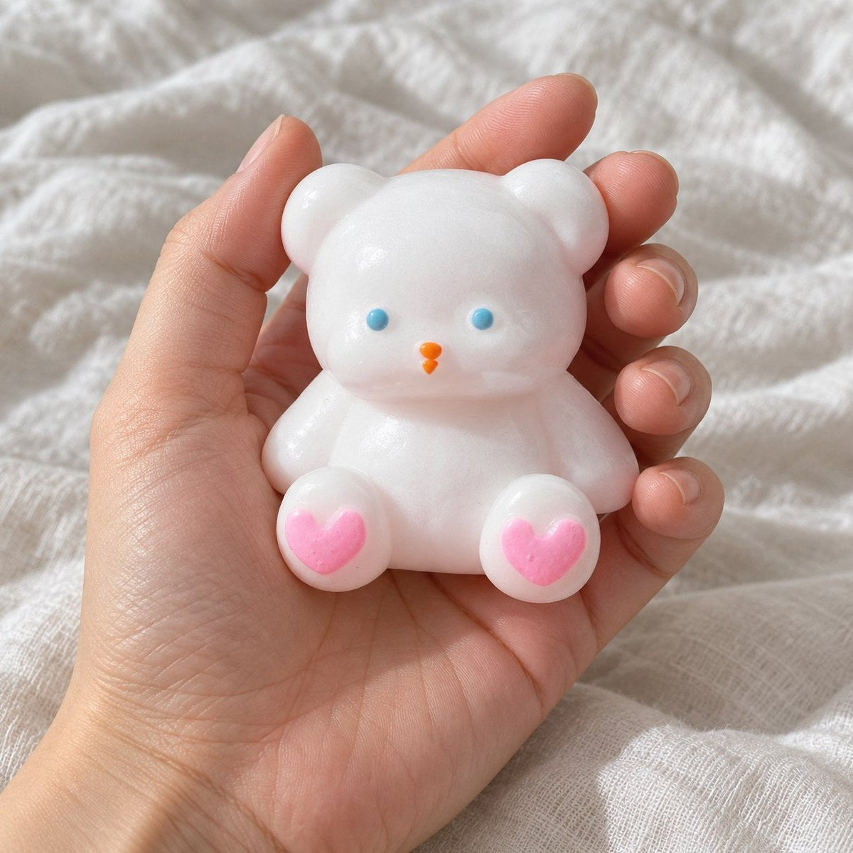 Vista in prima persona: squishy orsacchiotto mini verso l'obiettivo