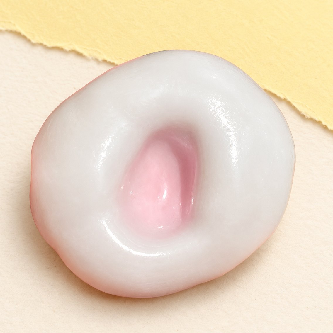 Squishy mochi de pastel de arroz, piel helada elástica, en rosa fresa