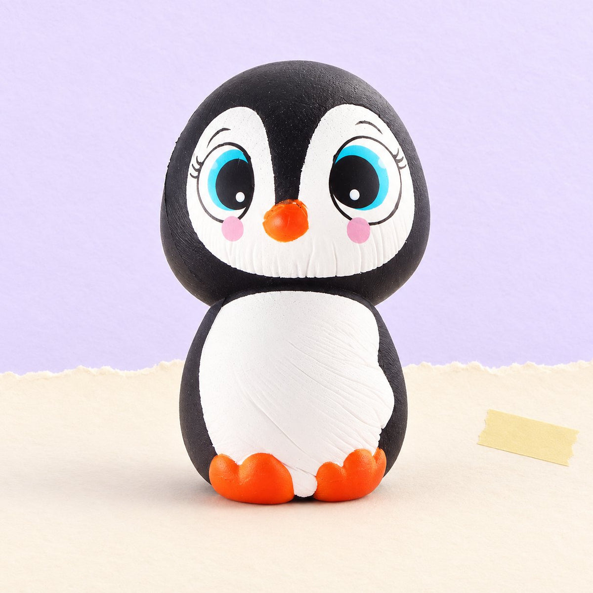 Squishy pinguino con occhioni da 13,5 cm su carta color pastello