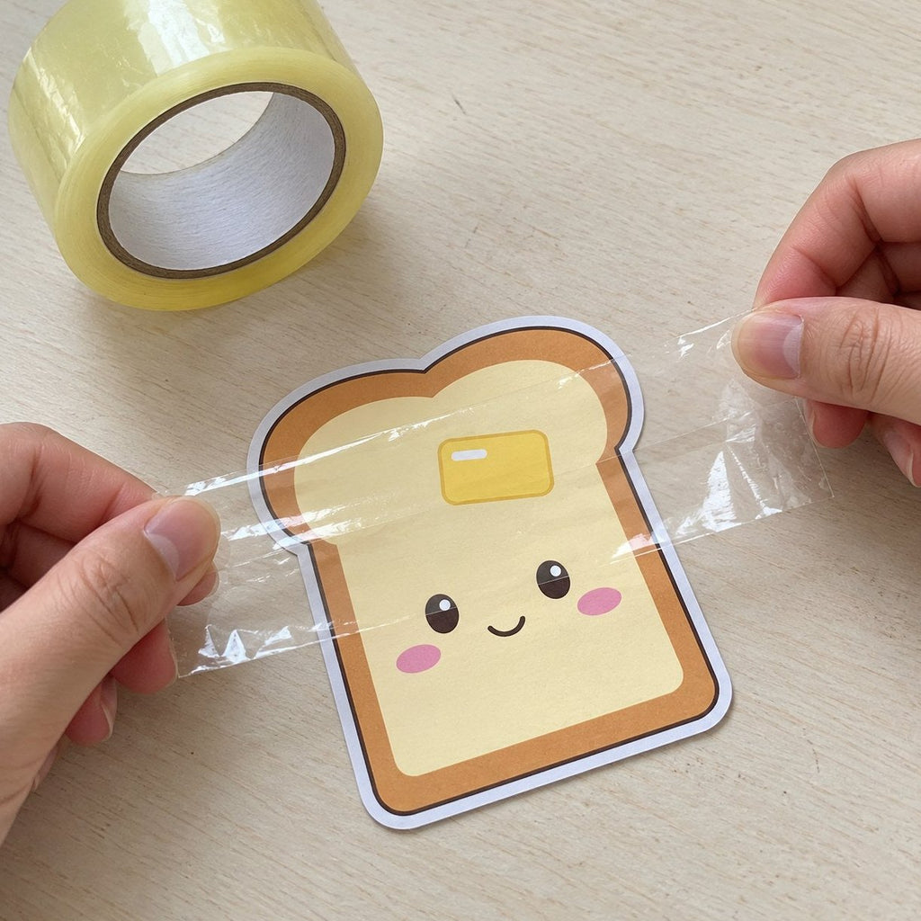 Průhledná lepicí páska na squishy z papíru napnutá přes předlohu