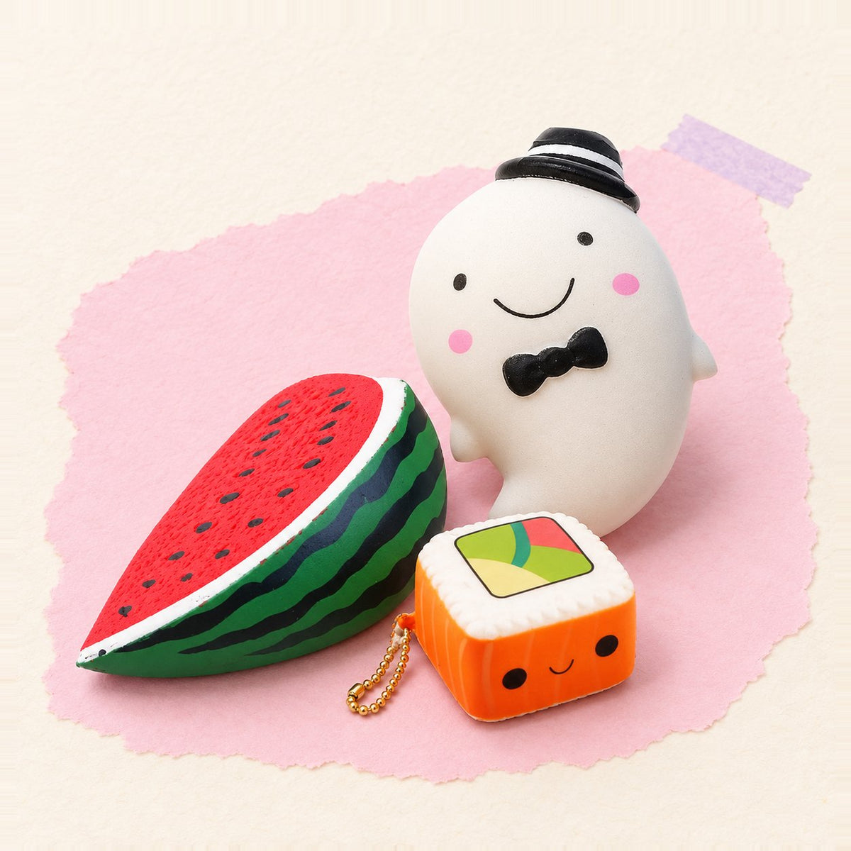Set di tre squishy slow rising kawaii, foto su carta pastello