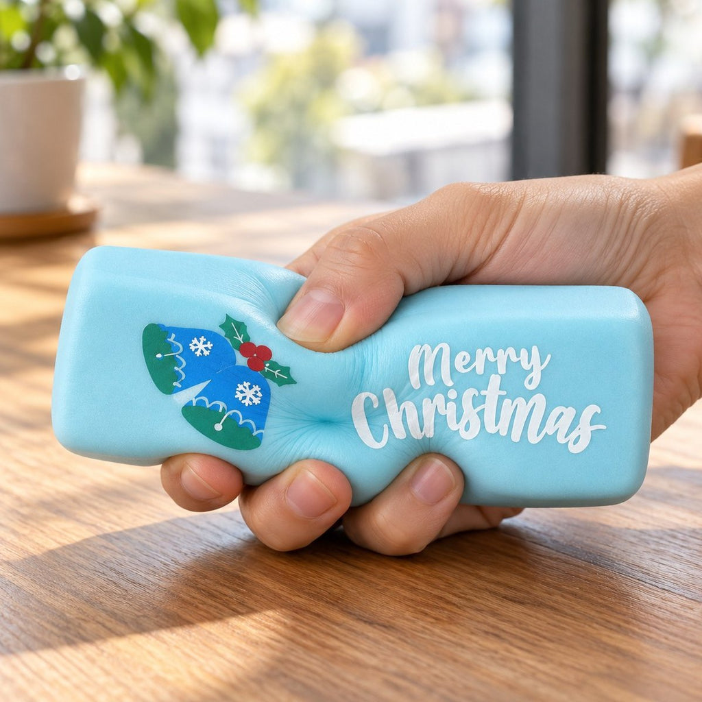 Squishy smör Merry Christmas i ljusblått med vante, en av 6 färger, kramas i handen