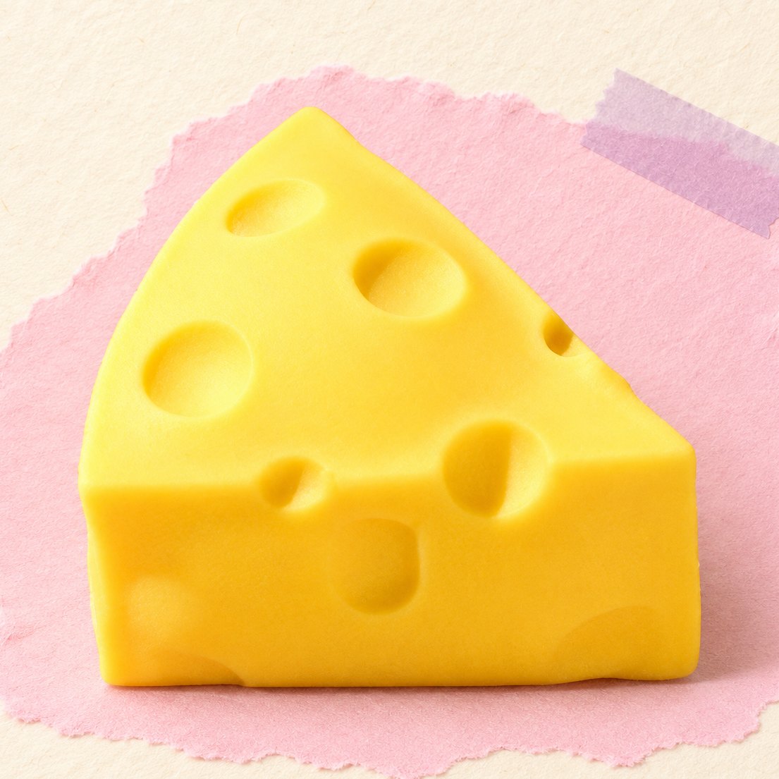 Squishy spicchio di formaggio in plastica morbida, foto del prodotto su carta pastello