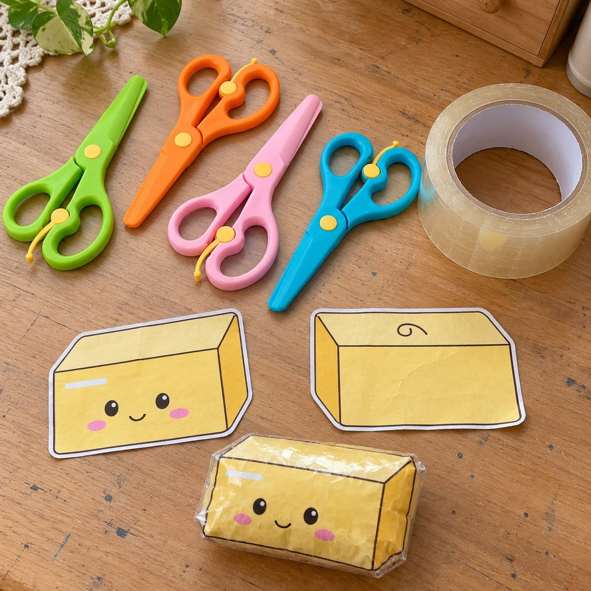 Tijeras de manualidades para squishy de papel, con plantillas recortadas y mantequilla de papel