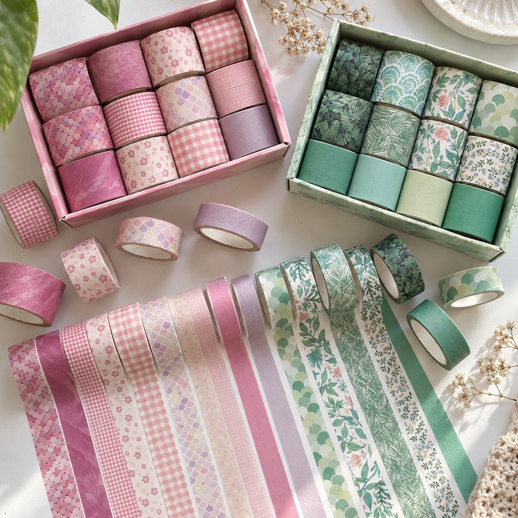 Twee dozen washi tape van elk 12 rollen naast elkaar
